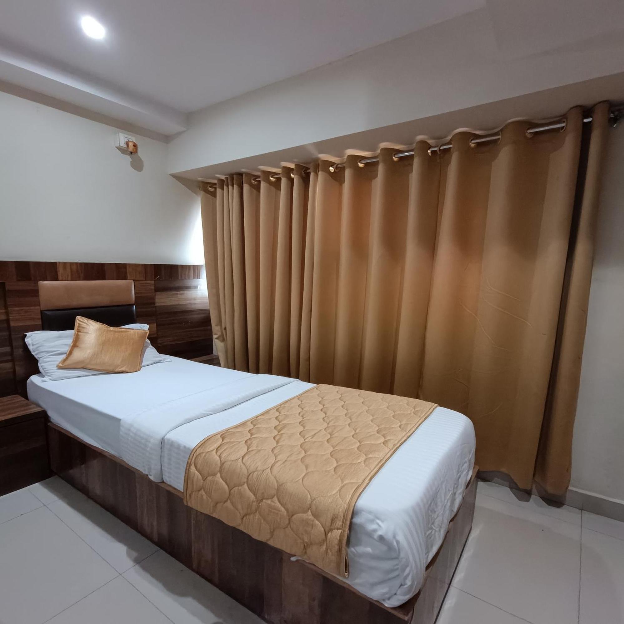 Rk Hotel-Near Grant Road Railway Station 孟买 外观 照片