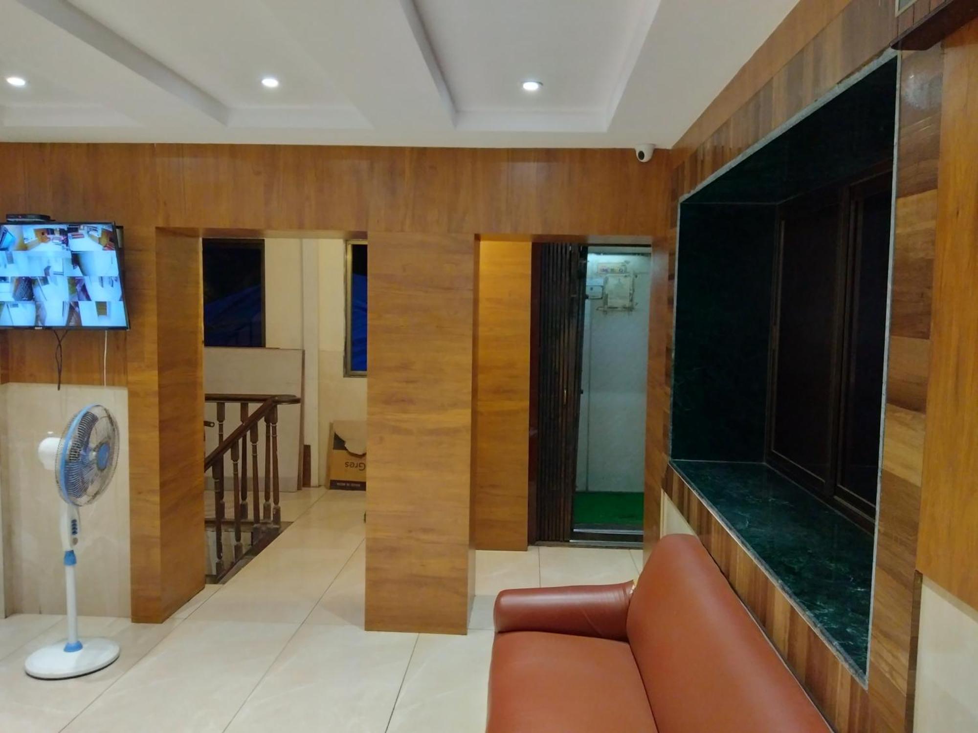 Rk Hotel-Near Grant Road Railway Station 孟买 外观 照片