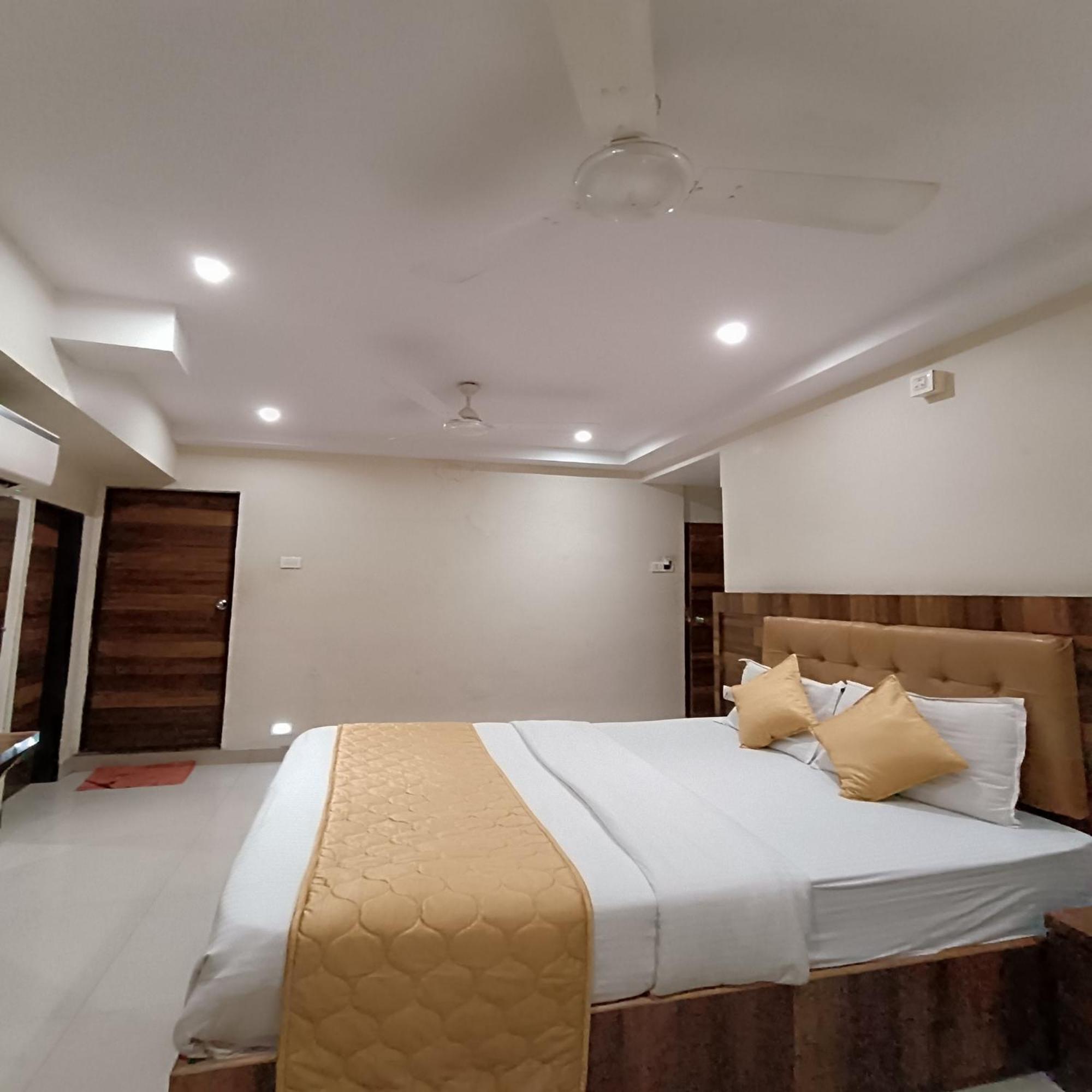 Rk Hotel-Near Grant Road Railway Station 孟买 外观 照片